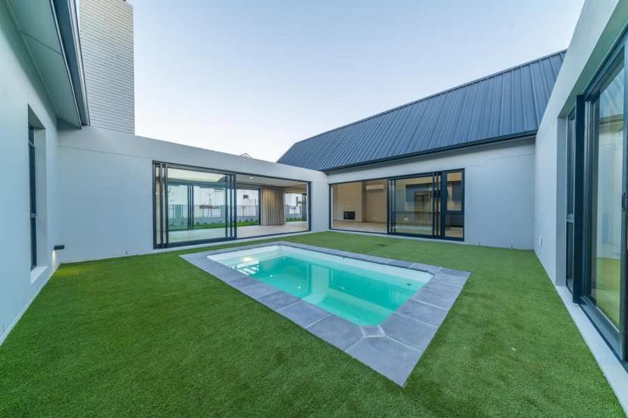 To Let 4 Bedroom Property for Rent in Val De Vie Estate Western Cape